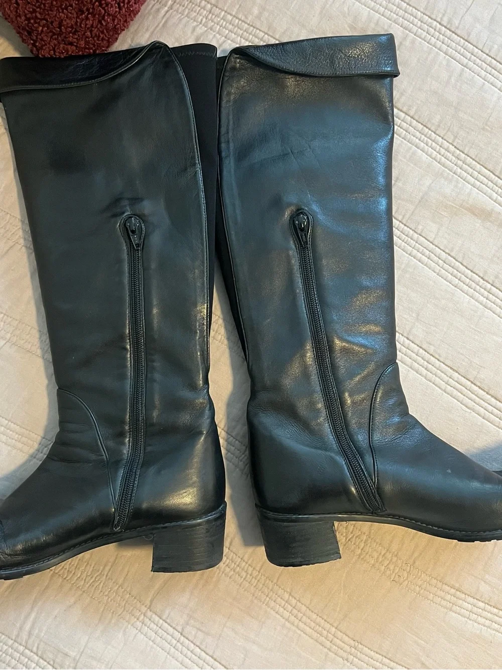 Stuart Weitzman Black Leather Knee Boots Soft Leather Classic Modern Elevated
